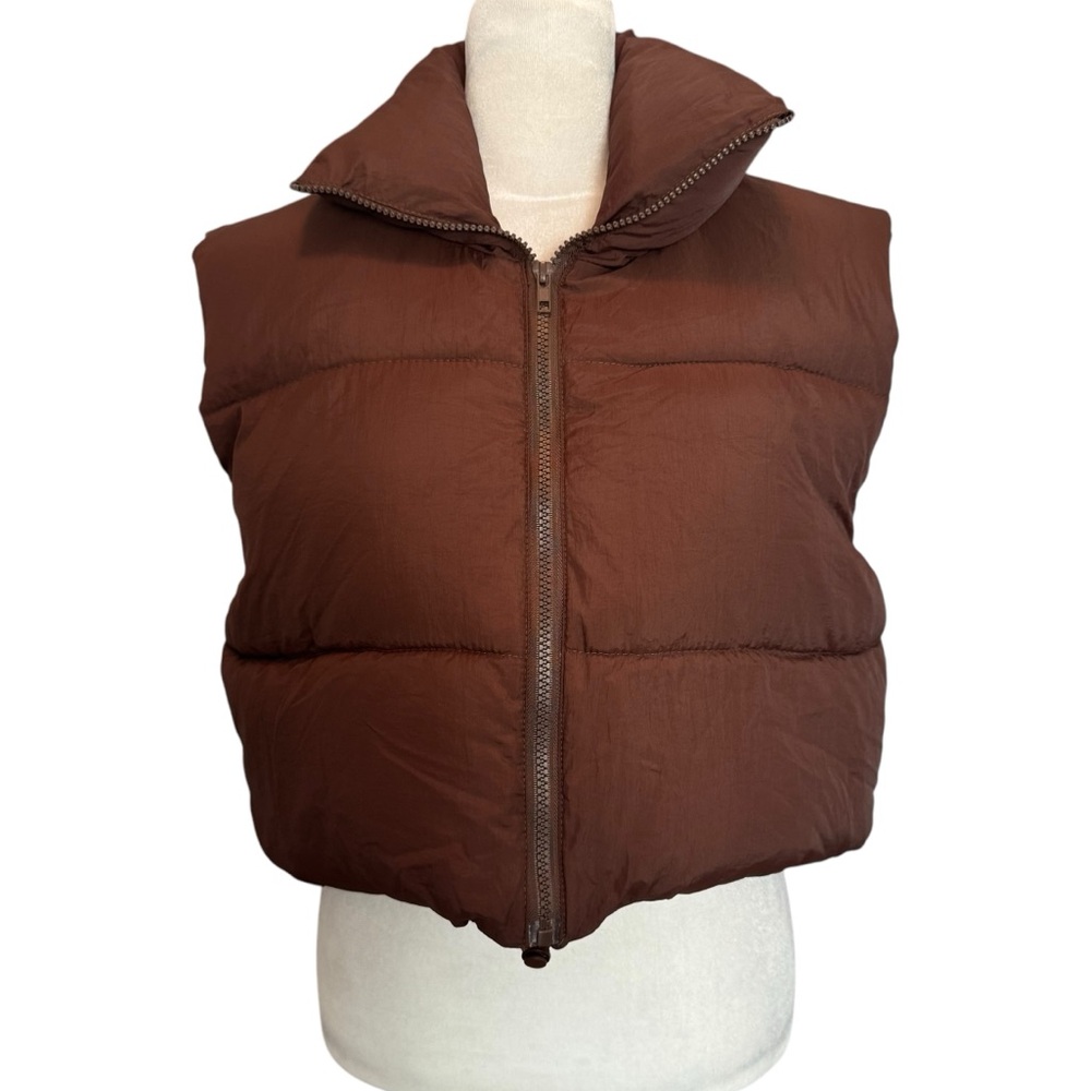 Brown Puffer Vest Size L Cropped Zip Up Stand Collar Sleeveless Winter